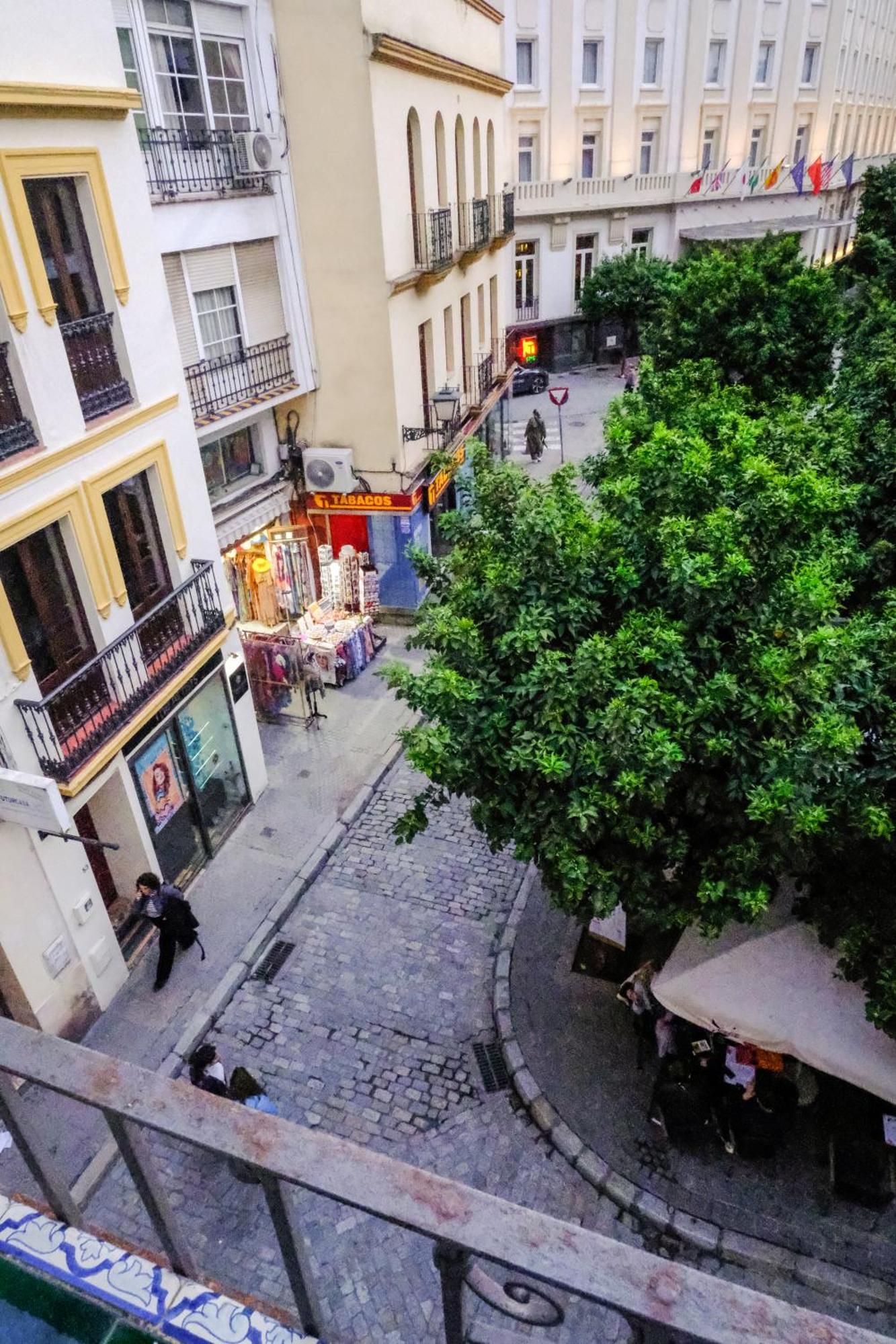 Apartamentos San Roque Sevilla Kültér fotó