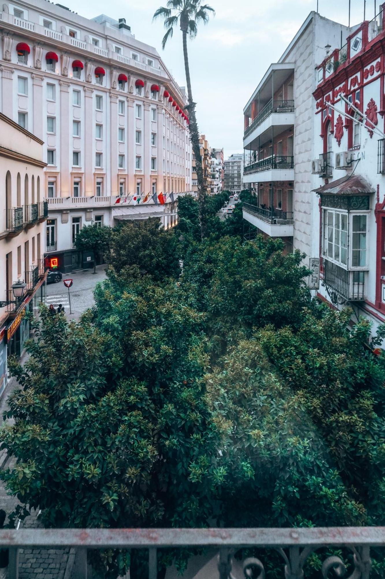 Apartamentos San Roque Sevilla Kültér fotó